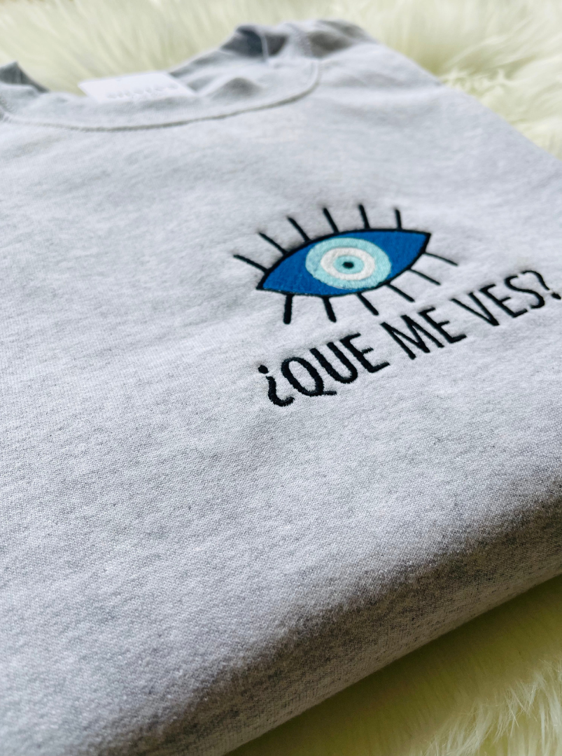 Que Me Ves Embroidered Sweatshirt